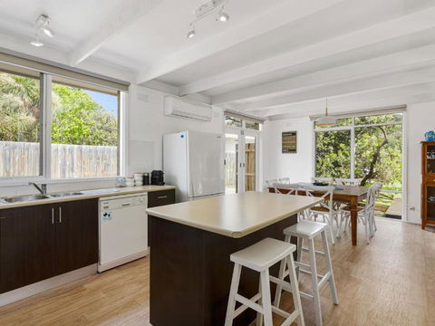 Avonlea Sorrento Holiday House - Kalgoorlie Accommodation 2