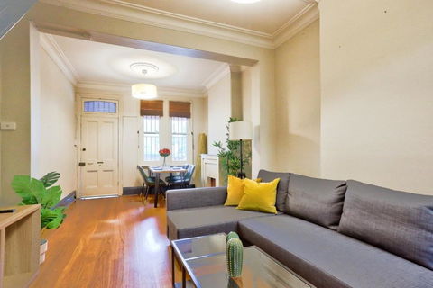 Awesome 2 Bedroom House Surry Hills - Kalgoorlie Accommodation 3