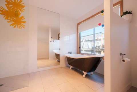 Awesome Beach House Bicheno - Kalgoorlie Accommodation 4