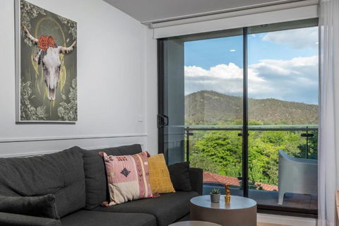 Awesome Brooklyn Inspired Stay - Mt Ainslie View - Kalgoorlie Accommodation 1
