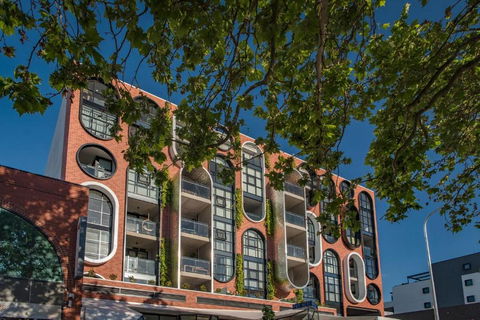 Awesome Brooklyn Inspired Stay - Mt Ainslie View - Kalgoorlie Accommodation 3