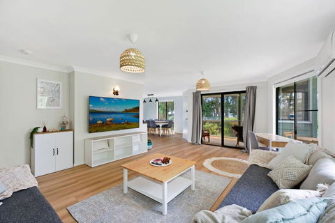 Aqua Adventures Retreat. Waterfront Playground - Kalgoorlie Accommodation 4