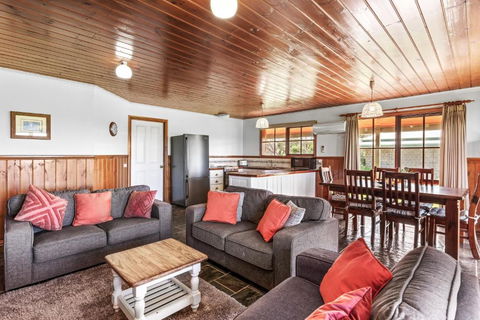 Apollo Bay Cottages- Hopetoun - Kalgoorlie Accommodation 1