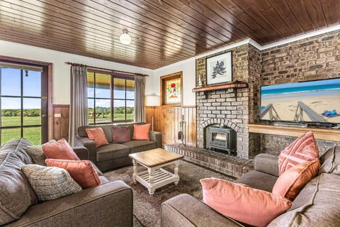 Apollo Bay Cottages- Hopetoun - Kalgoorlie Accommodation 0