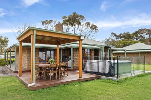 Apollo Bay Cottages- Wild Dog - Kalgoorlie Accommodation 0