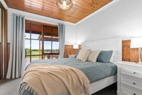 Apollo Bay Cottages- Wild Dog - Kalgoorlie Accommodation 1