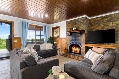 Apollo Bay Cottages- Wild Dog - Kalgoorlie Accommodation 3