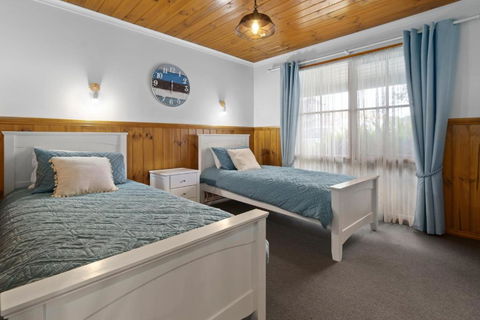 Apollo Bay Cottages- Wild Dog - Kalgoorlie Accommodation 4