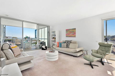 Azure Bliss Luxe With Water Views Walk To Beach - Kalgoorlie Accommodation 3