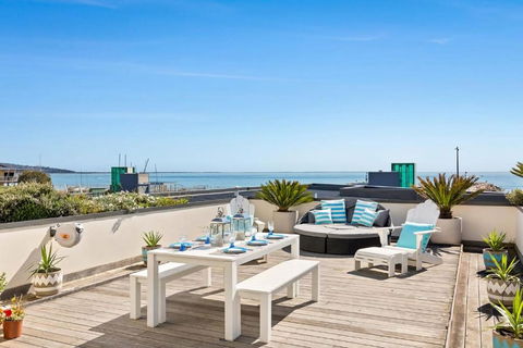 Azure Bliss Luxe With Water Views Walk To Beach - Kalgoorlie Accommodation 1