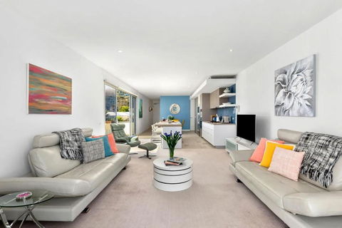 Azure Bliss Luxe With Water Views Walk To Beach - Kalgoorlie Accommodation 4