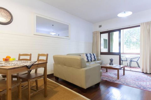 B2 Crawley Apartment 1 BRM & Sleepout Near UWA - Kalgoorlie Accommodation 1
