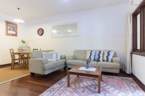 B2 Crawley Apartment 1 BRM & Sleepout Near UWA - Kalgoorlie Accommodation 0
