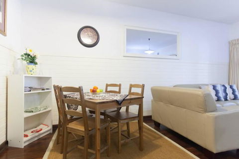 B2 Crawley Apartment 1 BRM & Sleepout Near UWA - Kalgoorlie Accommodation 4