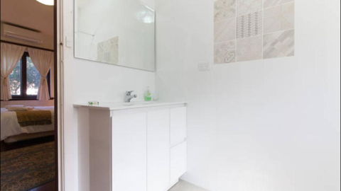 B4 Crawley Apartment 1 BRM & Sleepout Near UWA - Kalgoorlie Accommodation 3