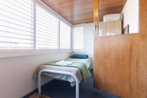 B8 Crawley Apartment 1 BRM & Sleepout Near UWA - Kalgoorlie Accommodation 4