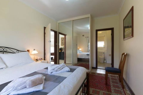B9 Crawley Apartment 1 BRM & Sleepout Near UWA - Kalgoorlie Accommodation 0