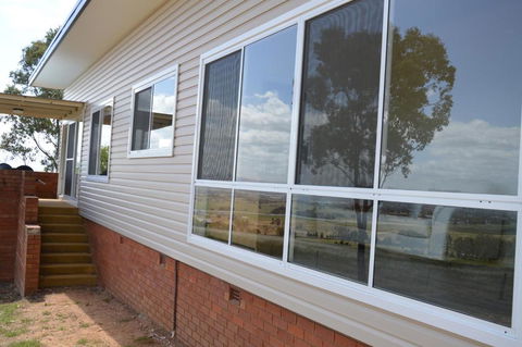 BATHURST GOLDFIELDS RESIDENCE On MOUNT PANORAMA - Kalgoorlie Accommodation 3