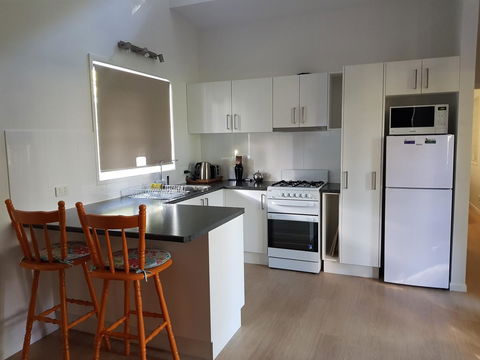 Bee-Haven Cottage - Kalgoorlie Accommodation 2