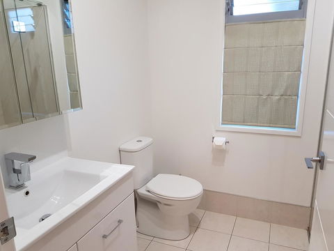 Bee-Haven Cottage - Kalgoorlie Accommodation 9