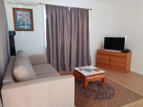Bee-Haven Cottage - Kalgoorlie Accommodation 5