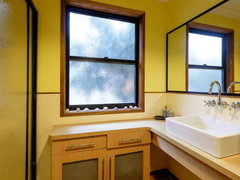 Five Bimba (Tractor House) - Kalgoorlie Accommodation 14