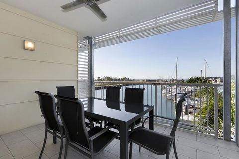 Boathouse Port Of Airlie - Kalgoorlie Accommodation 21