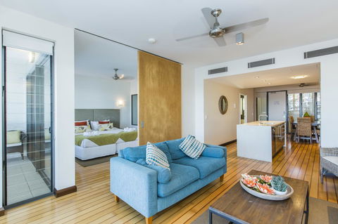 Boathouse Port Of Airlie - Kalgoorlie Accommodation 5