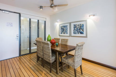 Boathouse Port Of Airlie - Kalgoorlie Accommodation 10
