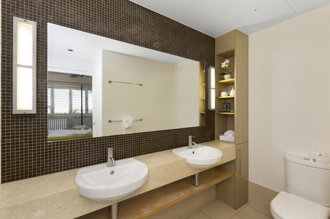 Boathouse Port Of Airlie - Kalgoorlie Accommodation 12