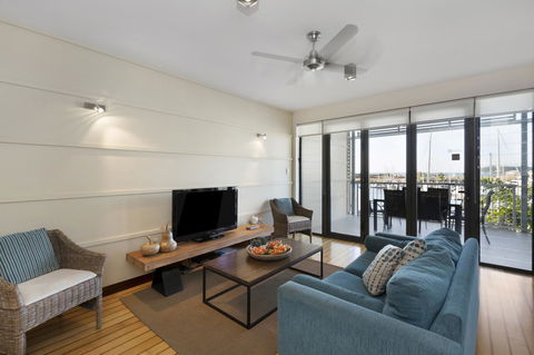 Boathouse Port Of Airlie - Kalgoorlie Accommodation 1