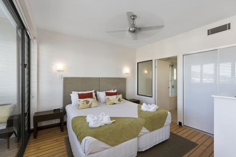 Boathouse Port Of Airlie - Kalgoorlie Accommodation 11