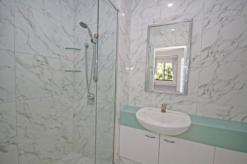 Unit 8 Bronte Of Coolum - Kalgoorlie Accommodation 2