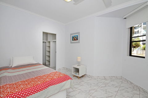 Unit 8 Bronte Of Coolum - Kalgoorlie Accommodation 5
