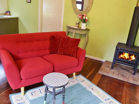 Apple Tree Cottage Montville - Kalgoorlie Accommodation 17