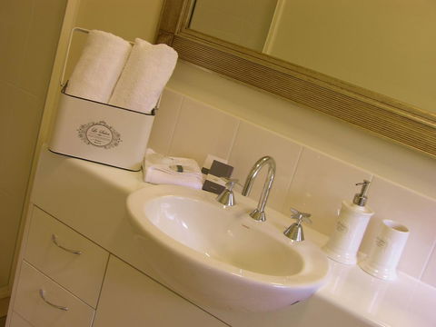 Apple Tree Cottage Montville - Kalgoorlie Accommodation 19