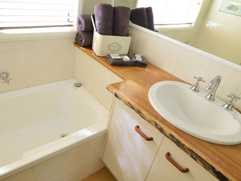 Apple Tree Cottage Montville - Kalgoorlie Accommodation 10
