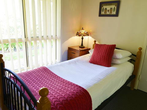 Apple Tree Cottage Montville - Kalgoorlie Accommodation 9