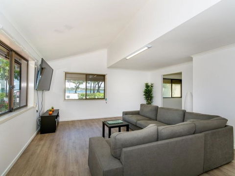 Island Homestay - Kalgoorlie Accommodation 5