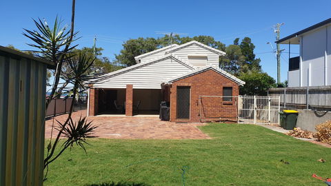 Island Homestay - Kalgoorlie Accommodation 2