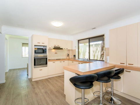 Island Homestay - Kalgoorlie Accommodation 7