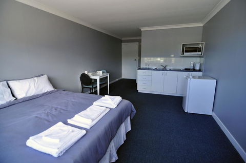 Bribie Island Square - Kalgoorlie Accommodation 0