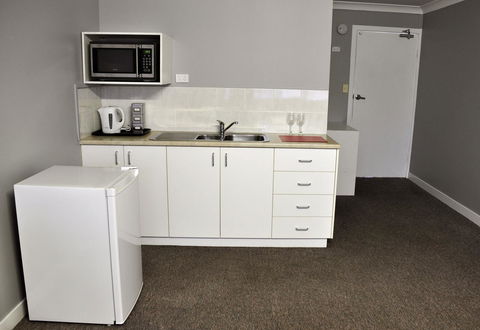 Bribie Island Square - Kalgoorlie Accommodation 3