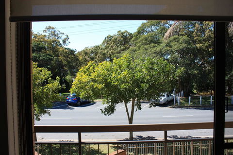 Close To Surf Beach, Surf Club, Hotel And Shops - Boyd St, Woorim - Kalgoorlie Accommodation 1