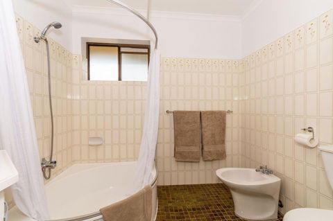 Spacious Family Unit With Incredible Views. - Kalgoorlie Accommodation 14