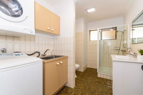 Spacious Family Unit With Incredible Views. - Kalgoorlie Accommodation 13