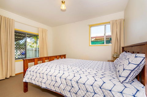 Pet Friendly Cottage In The Heart Of Bribie - Wirraway St, Bongaree - Kalgoorlie Accommodation 11