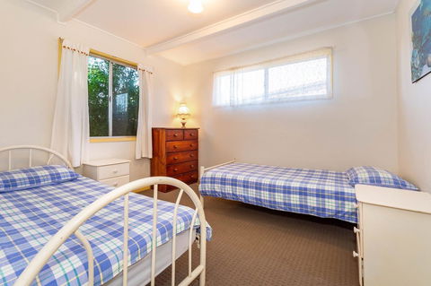 Pet Friendly Cottage In The Heart Of Bribie - Wirraway St, Bongaree - Kalgoorlie Accommodation 4