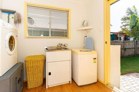 Pet Friendly Cottage In The Heart Of Bribie - Wirraway St, Bongaree - Kalgoorlie Accommodation 17