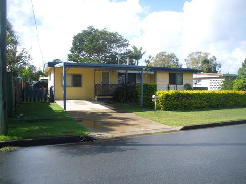 Pet Friendly Cottage In The Heart Of Bribie - Wirraway St, Bongaree - Kalgoorlie Accommodation 15